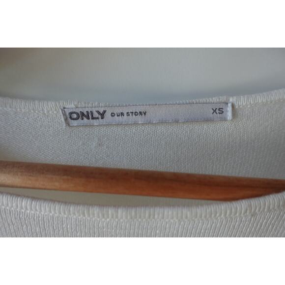 Only Our Story Top Womens XS White Cold Shoulder Star Stud Minimalist Sweater - Picture 4 of 8